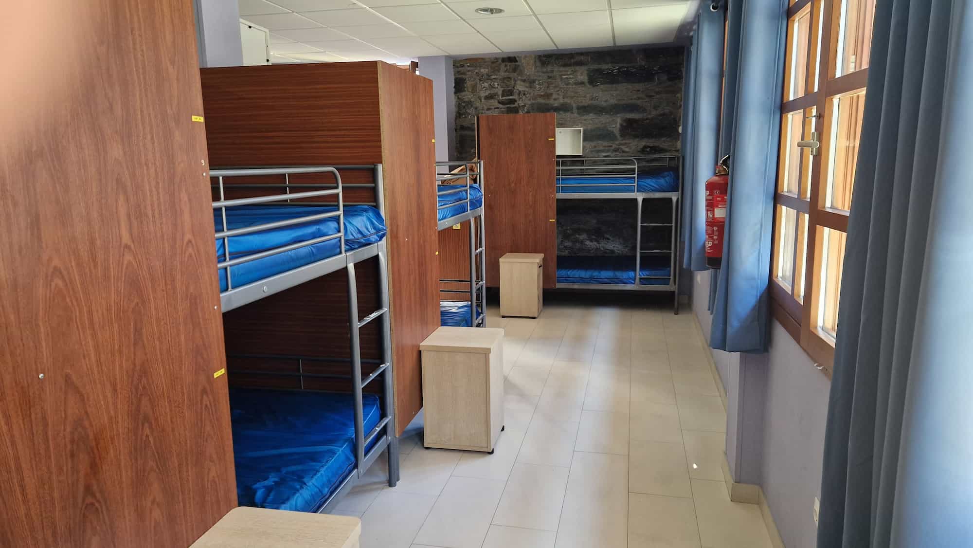 albergue en luarca camas individuales