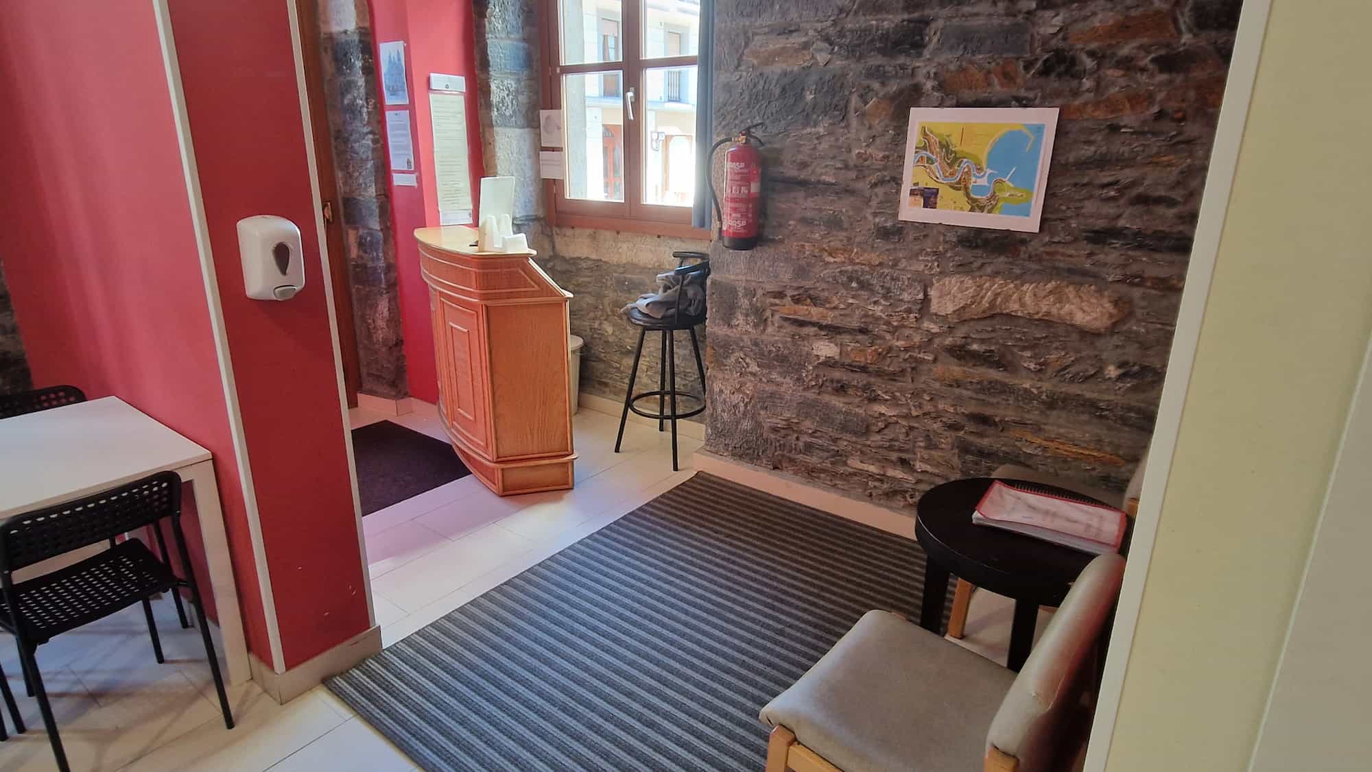 recepción en albergue villa de luarca